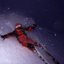 A ski after dinner makes room for drinks at the ba. Foto: Yves Garneau. &Aring;kare: Nicolas Falquet.