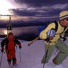 Hiking under the midnight sun in Narvik Norway,  P. Foto: Yves Garneau. &Aring;kare: Phil and Nicolas.