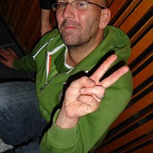 Foto: Stefan Brod&eacute;n. &Aring;kare: Maistro Niklas gick in i v&auml;ggen...eller planket i alla fall...peace.