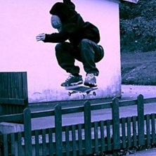 Vi var ute en dag &aring; fota lite skate. Foto: Ollie &ouml;ver staket. &Aring;kare: Martin Dahlqvist.