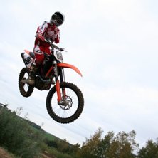 Fick till bilden n&auml;r han sl&auml;ppt styret.. Foto: Simon M&aring;nsson. &Aring;kare: En dansk.