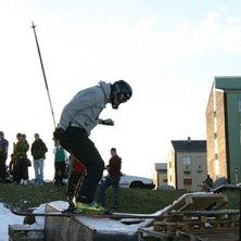 Railsession i Lule&aring; med sn&ouml; fr&aring;n ishallen och r. Foto: Sverker H&ouml;gbom. &Aring;kare: Henrik Petersson.