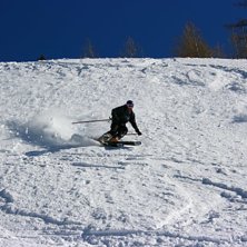 Poppe k&ouml;r som vanligt p&aring; kraft. Det &auml;r drag i h. Foto: Alexander Roglar. &Aring;kare: Pontus Roglar.