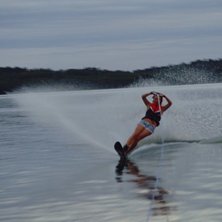 Jag &aring;ker p&aring; Tims nya skida. Foto: Lena. &Aring;kare: Malin Bj&ouml;rling.