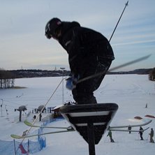 Tar flat down railen! Daniel ligger i gapet och pl. Foto: Daniel Lebr&eacute;us (dann-e). &Aring;kare: Markus Andersson.