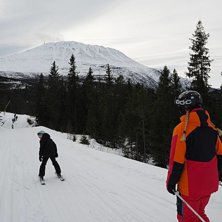 Str&aring;lende sol og 5 cm nysn&oslash;! 
5 cm nysn&oslash; og str.