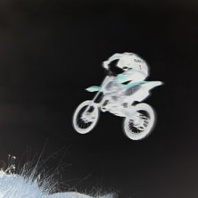 Jag  hoppar en liten ramp i tr&ouml;dje gropen :D . Foto: Kristoffer Lundin. &Aring;kare: Robin Bryngelson.
