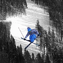 Viol aka Chipsg&ouml;mman laddar p&aring; med en rightside . Foto: Mariah Johansson. &Aring;kare: Viktor Olsson.