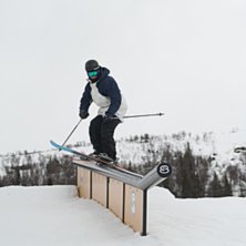 Foto: Max Calabrese. &Aring;kare: Adam Reivant.