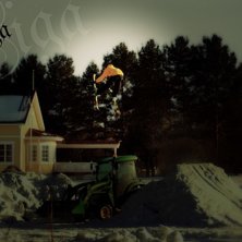 Ti la traktorn i vejji f&ouml; ja sko int hopp nameir,. Foto: Nico. &Aring;kare: Jag.