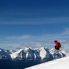 Med Lyngsalpene i sikte.. Foto: Tom Jensen. &Aring;kare: Roar Berg.