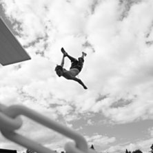 Jonas hoppar.. Foto: Tomas Lundin. &Aring;kare: Jonas.