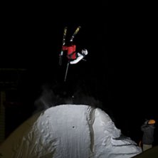 ett skutt. rakt upp, rakt ner . Foto: Magnus Karlsson. &Aring;kare: Erik Andersson.