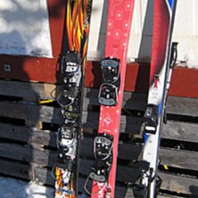 Utrustning Skwal: V&ouml;lkl Monocarver (tv) och Thias. Foto: Dan Rudhag.