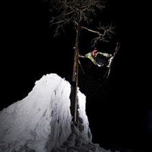 Ute i den m&ouml;rka djupa skogN.. Foto: Magnus Karlsson. &Aring;kare: Daniel Swanbeck.