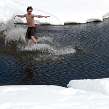 Vi hittade en &aring; som vi provade att k&ouml;ra lite p&aring;. Foto: Jonathan Helin. &Aring;kare: Micke Oldhammer.