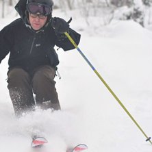Janne testar premi&auml;rpuder... Foto: Birger Tenow. &Aring;kare: Jan S&ouml;derlund.