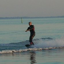 Det man kommer sakna med sommaren &auml;r wakeboard..a. Foto: Sofie Bredberg. &Aring;kare: Johanna Bredberg.