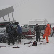 Sn&ouml;n formligen spyr ned &ouml;ver Courmayeur. Bara de. Foto: Lars-Erik &Ouml;stberg. &Aring;kare:  Mathias Larsson, Henrik Johansson, Fredrik Sj&ouml;bom och Wolfgang Huber.