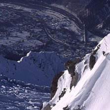 Tormod Granheim hoppar ner mot Chamonix . Foto: Fredrik Schenholm. &Aring;kare: Tormod Granheim.