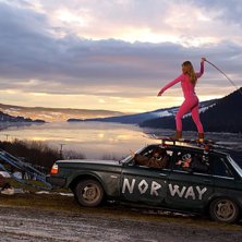 David skyller bildid&eacute;n p&aring; den lilla flickan i ro. Foto: Johan St&aring;hlberg. &Aring;kare: Coach Dave Kantermo och Norska Puckellandslaget.