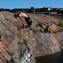 d&auml;r h&auml;nger jag i luften &aring; &amp;quot;vilar&amp;q. Foto: n&aring;n. &Aring;kare: alric.