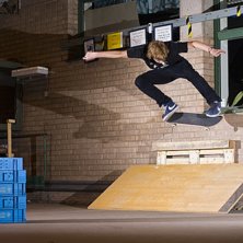 isac g&ouml;r en bs ollie p&aring; posten i &ouml;rebro efter m. Foto: Johan L&ouml;fgren. &Aring;kare: Isac Bergvall.