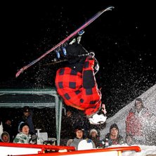 Railjam i Karlstad, f&ouml;rs&ouml;k p&aring; en backflipp i ex. Foto: Tobias &Ouml;str&ouml;m. &Aring;kare: Kristoffer &amp;quot;Piffen&amp;quot; Edwall.