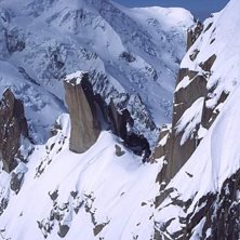 Tomas Olsson &aring;ker brant p&aring; Aiguille du Midi i Ch. Foto: Fredrik Schenholm. &Aring;kare: Tomas Olsson.
