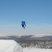 ett hopp. Foto: fredrik petterson/andersson. &Aring;kare: jonathan svensson.