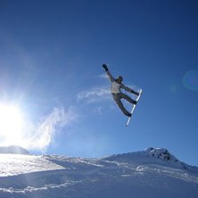sikta p&aring; den han som st&aring;r d&auml;r borta... ( o ja, . Foto: Joakim Larson. &Aring;kare: Fredrik S&ouml;derstr&ouml;m.