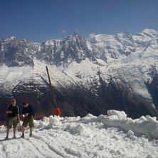 Vy &ouml;ver Mont Blanc och polarna fr&aring;n kammen mitt . Foto: Karl Olofsson. &Aring;kare: Torbj&ouml;rn K&auml;ck och Tobias Falkberger.