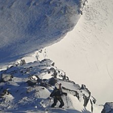 Maja p&aring; kammen upp fr&aring;n passet just ovanf&ouml;r s&ouml;. Foto: tryggve tiren.