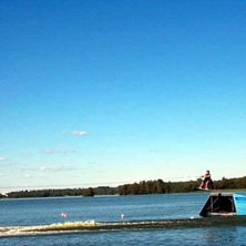 Det funkar att klippa vattenskidhopp p&aring; br&auml;da oc. Foto: Jonny Edsholt. &Aring;kare: Teddo.