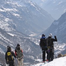 p&aring; v&auml;g ner fr&aring;n rifugio quinto sella genom lys . Foto: kenneth blom. &Aring;kare: fr v&auml;:magnus hagstr&ouml;m, jonas str&ouml;mqvist, bj&ouml;rn gannsj&ouml;, jag= andreas olsson.