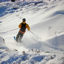 F&ouml;rsta &aring;ket p&aring; den h&auml;r s&auml;songens sn&ouml;.. Foto: Andreas Kjellberg. &Aring;kare: Simon B&ouml;rjars.