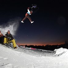 Glenn drar en tailwhip indian air med sin bob. Awe. Foto: Erik &Aring;hman. &Aring;kare: Glenn Holmstr&ouml;m.