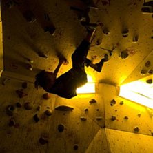boulder i grottan. Foto: Gustav Mode&eacute;r Wiking. &Aring;kare: Wille Skoglund.
