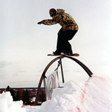 En smooth 50-50 &ouml;ver rainbowen p&aring; Burton Family . Foto: Patrik Durfors. &Aring;kare: Ola Ekstr&ouml;m.