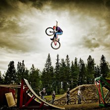 Lite l&aring;nghoppning efter Slope Fest 2010. Foto: Thomas Lundman. &Aring;kare: Simon Johansson.