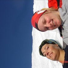 I da och jag relaxar i solen efter n&aring;gra schyssta. Foto: Peter Lundsten. &Aring;kare: Sara Ramstedt &amp;amp; Ida Mellberg.