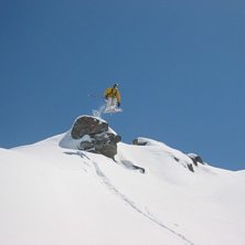 Nordis flyger h&ouml;gt och l&aring;ngt och landar i djupt . Foto: Eric Gervais. &Aring;kare: Nordis.