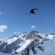 Hoppade gapet &ouml;ver b&auml;cken vid Albona 2, noga upp. Foto: Carl Johansson. &Aring;kare: Leo Alsved.