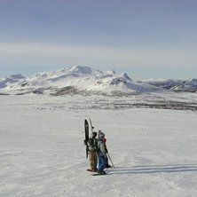 hannes, tomas, maja 
(&amp;amp; Emil bakom kamera. Foto: Emil Axelsson. &Aring;kare: ok&auml;nd.