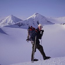 P&aring;v&auml;g upp mot Borgtoppen i Akkamassivet.. Foto: Niklas Wingborg. &Aring;kare: Martin Schulte.