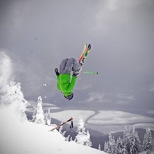 Backflip. Foto: Oskar Wagrelius. &Aring;kare: Sebastian Malm.