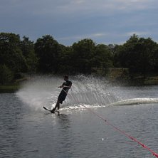 22-23 grader i vattnet enligt plottern, vindstilla. Foto: Ted Truedsson. &Aring;kare: Me, Henke Petersson.