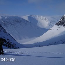 Vandring uppf&ouml;r Keb p&aring; v&aring;rkanten. . Foto: Johan Karlsson.
