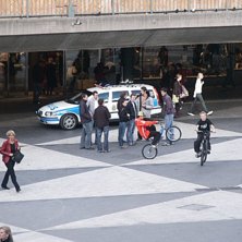 Jag och micke retas me polisen p&aring; cykeltr&auml;ffen i. Foto: Andreas (Forren). &Aring;kare: Simon Hamelius.