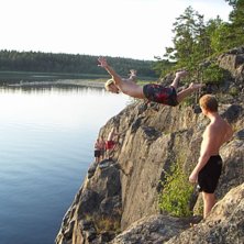 Fram&aring;tvolt fr&aring;n en klippa!. Foto: Mattias S&ouml;derlind. &Aring;kare: Daniel Karlsson.